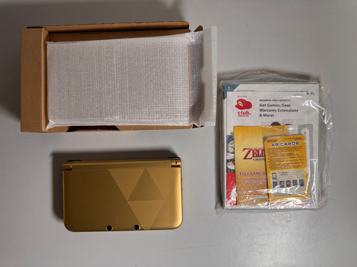 Nintendo 3DS XL – The Legend of Zelda: A Link Between Worlds Edition